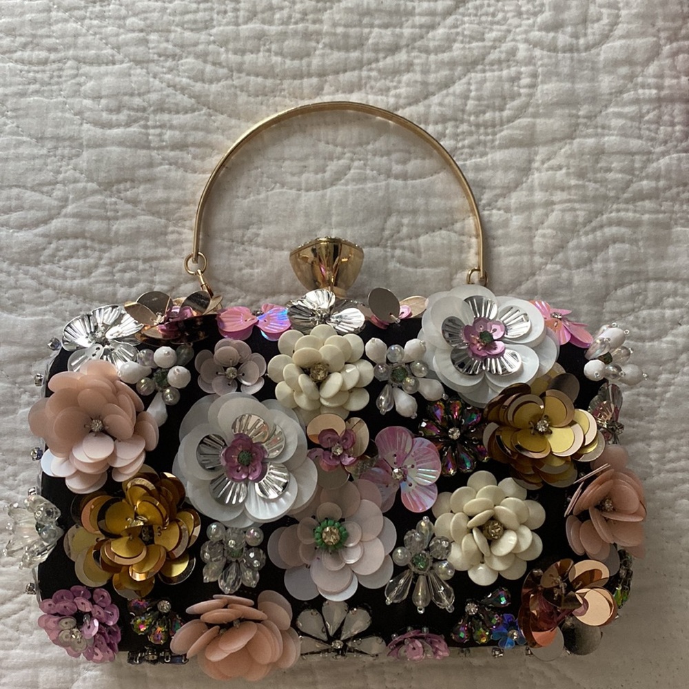 3D floral clutch bag🌺🌸 - Picture 5 of 6